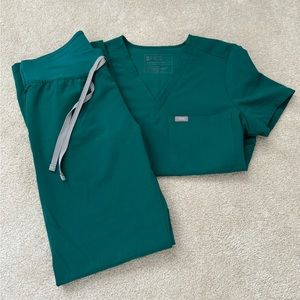 FIGS XS Limited Edition Forest Green Set